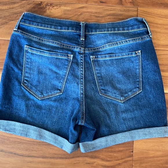 Classic Old Navy Shorts in Dark Wash, Size 6 - Picture 4 of 4
